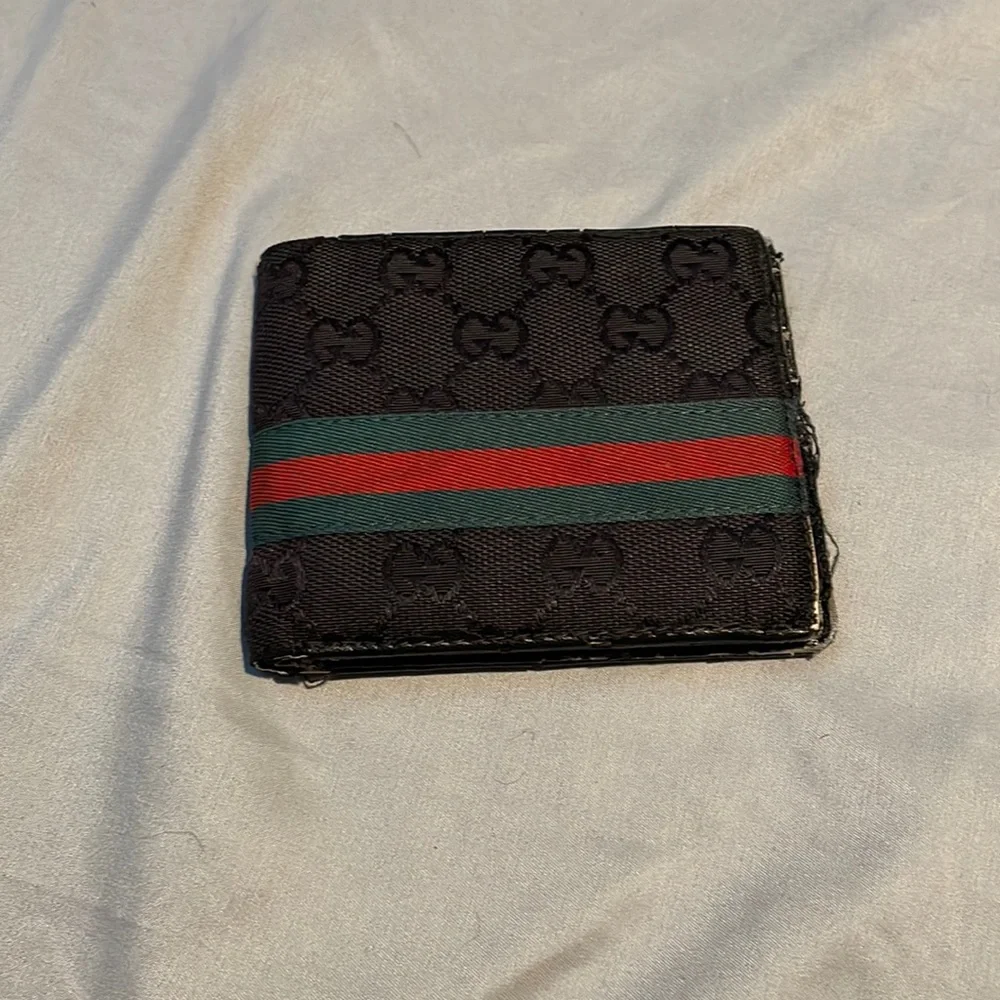 Gucci Wallet - Picture 1 of 2
